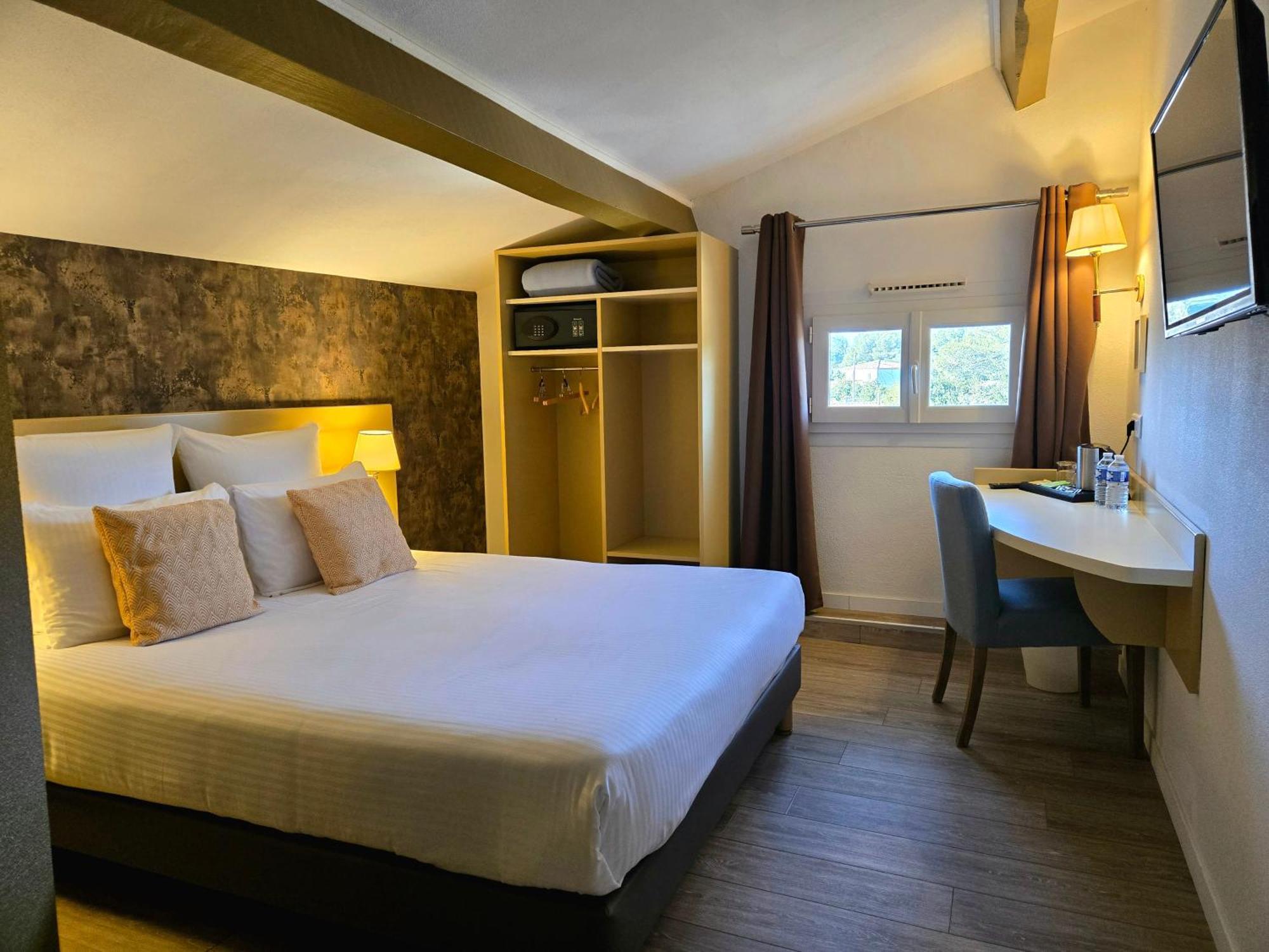 Hotel Le Saint-Genies Uzes Exterior photo