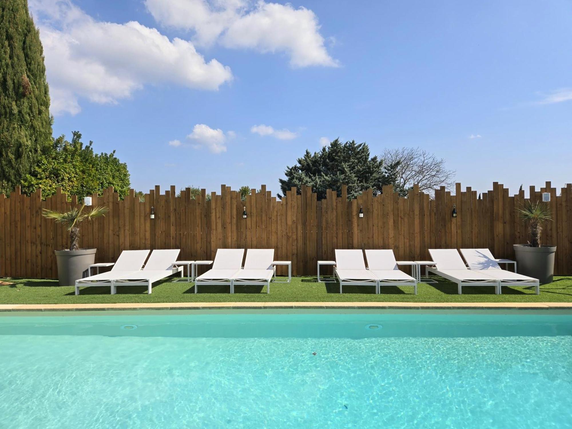 Hotel Le Saint-Genies Uzes Exterior photo