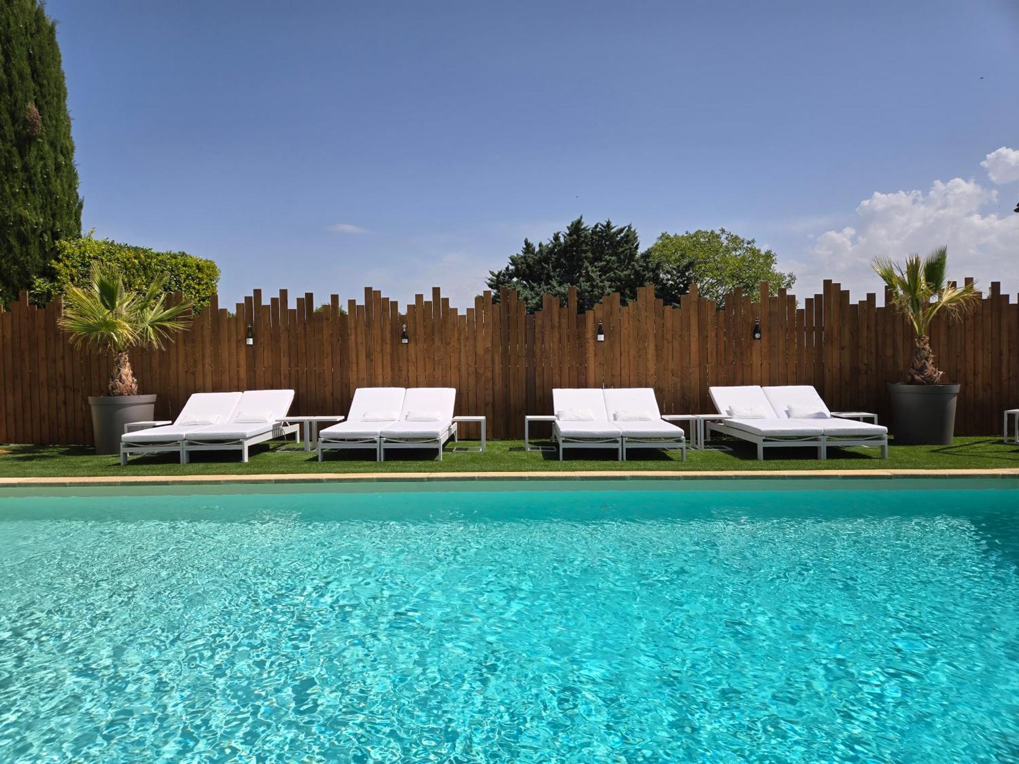 Hotel Le Saint-Genies Uzes Exterior photo