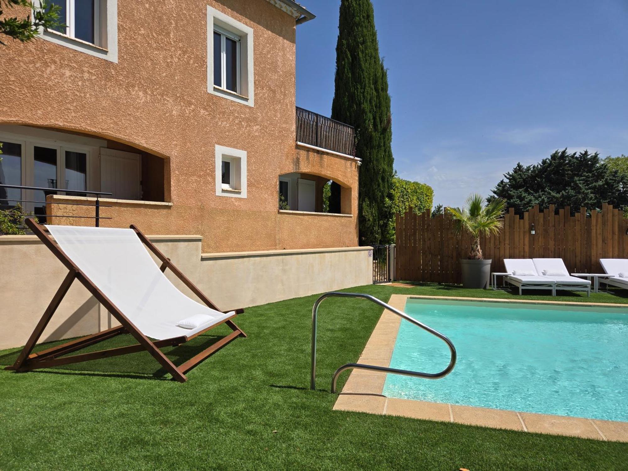 Hotel Le Saint-Genies Uzes Exterior photo